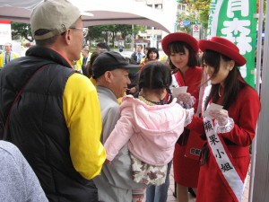 イベントを盛り上げたミスりんごの２人